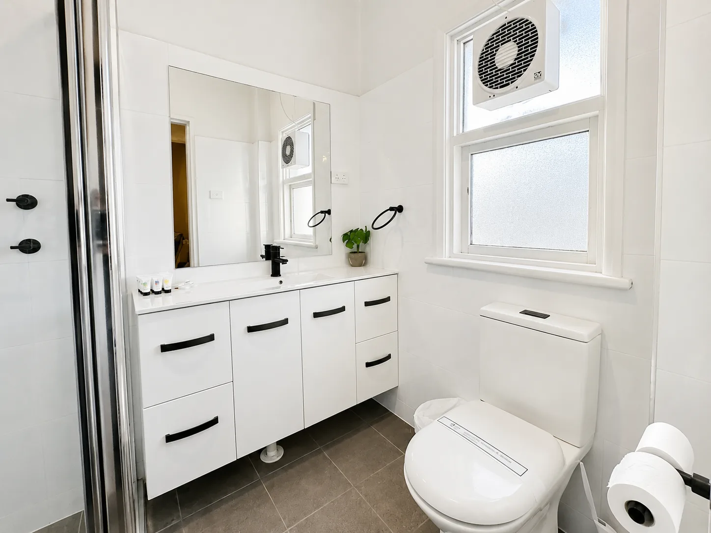 Ensuite bathroom with vanity and toilet — Family Room at Vine Valley Inn Cessnock