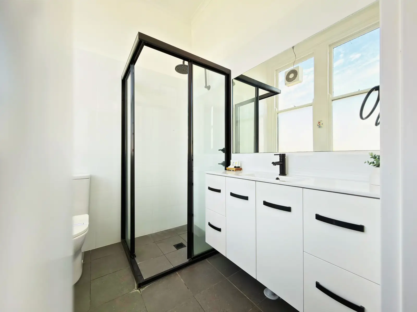 Ensuite with walk-in shower — King Room at Vine Valley Inn Cessnock
