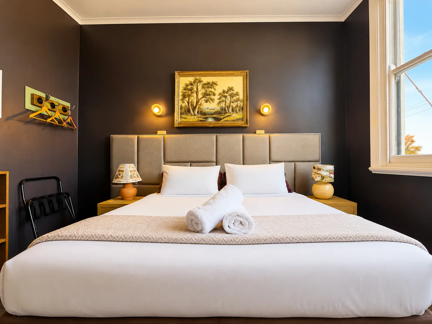 King bed with framed artwork — King Room at Vine Valley Inn Cessnock
