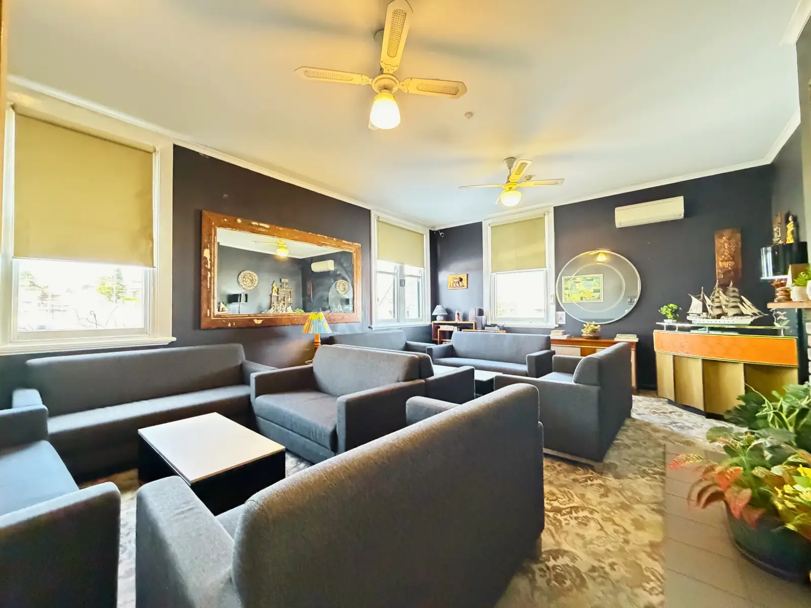 Guest lounge at Vine Valley Inn Cessnock accommodation