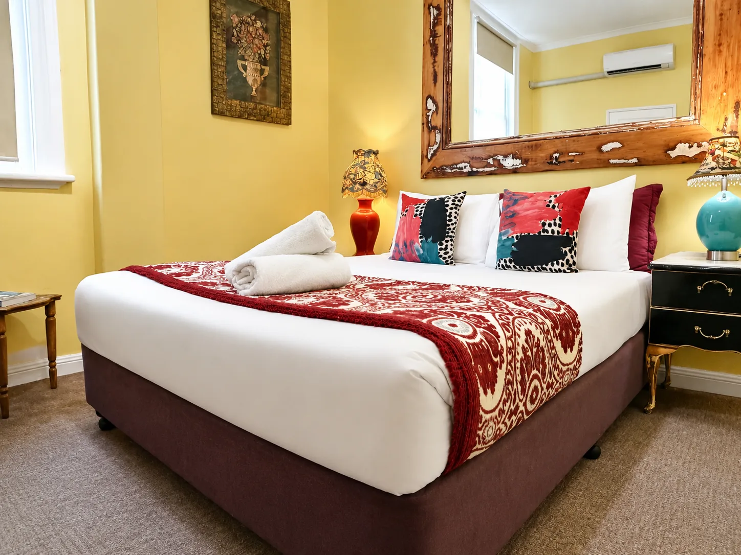 Queen Deluxe Room at Vine Valley Inn near Hunter Valley wineries