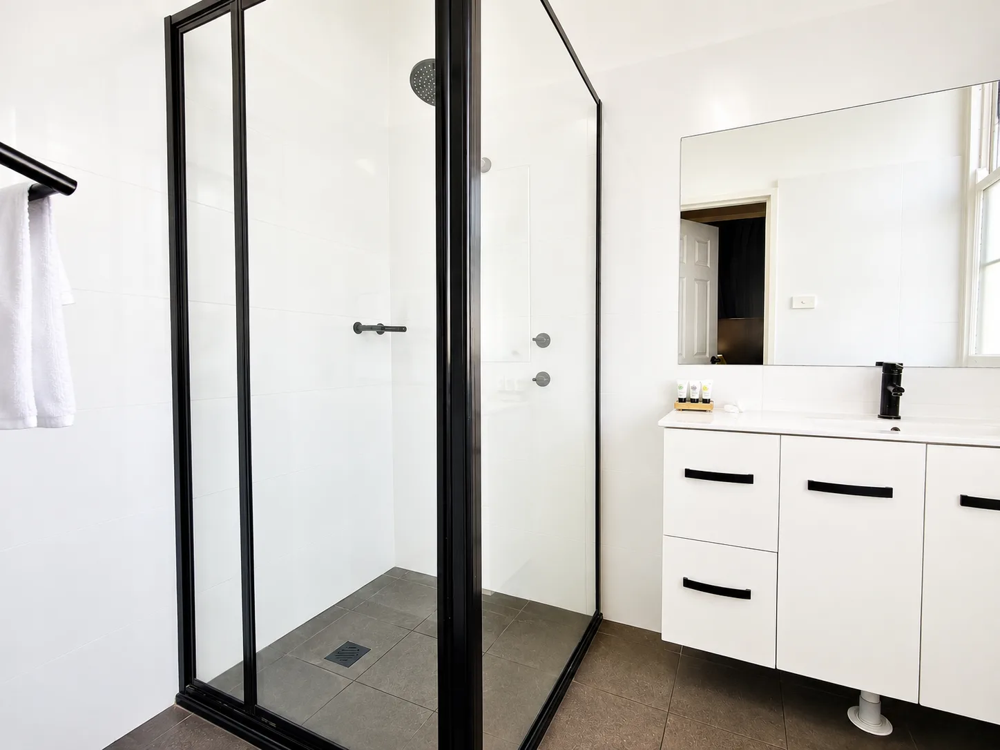Ensuite with walk-in shower — Twin Room at Vine Valley Inn Cessnock